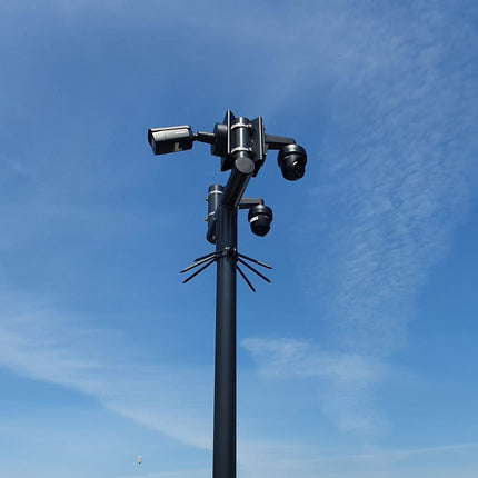 AlarmsystemExpert.co.uk Fast kameramast 4 meter avsmalnande med inspektionslucka