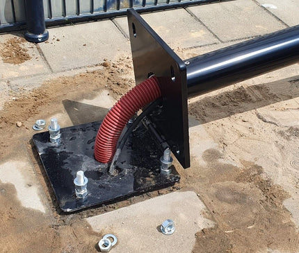 Alarm SystemExpert.co.uk Mörk träkonstruktion kameramast med lutningsankare 4 meter