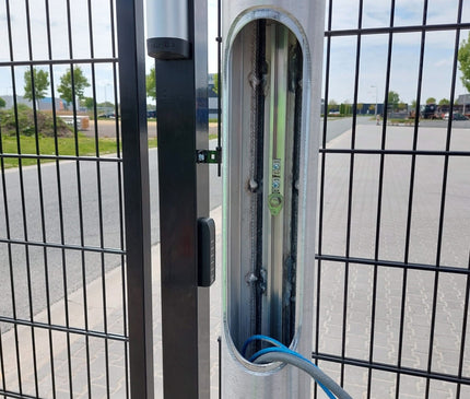 AlarmsysteemExpert.nl Vaste cameramast 4 meter verjongd met inspectieluik